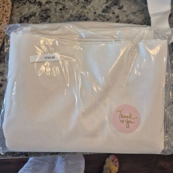 Fabric, Ivory Cotton 45" x 7 yds - Picture 4 of 4